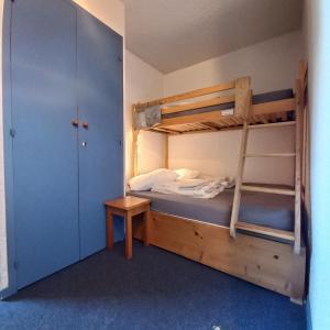a bedroom with two bunk beds and a closet at Le Tyrol in Les Deux Alpes