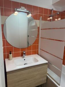 a bathroom with a sink and a mirror at Le Sudiste in La Ciotat +2 photos