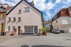 a white house with a car parked in front of it at Apartment in der City in Sankt Wendel
