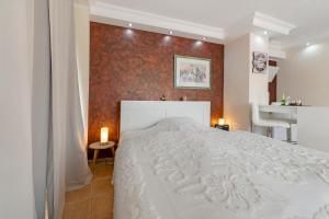 a bedroom with a white bed and a red wall at Apartment in der City in Sankt Wendel