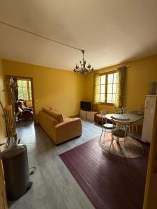 a living room with a couch and a table at Appartement au bord de la mer in Houlgate