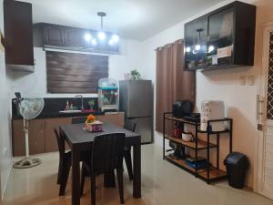 Kuchyň nebo kuchyňský kout v ubytování 3 Bedroom House in Pampanga