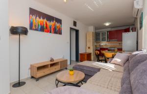 Η κουζίνα ή μικρή κουζίνα στο Holiday Home Helga - Makarska