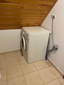 a washing machine in a corner of a room at Dom nad samym Bugiem 2h od Warszawy in Klepaczew +19 photos