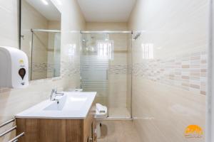 a bathroom with a sink and a shower at Garcia Rooms by Cadiz Time in Cádiz