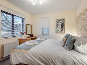 Ένα ή περισσότερα κρεβάτια σε δωμάτιο στο Chaucer Lodge Apt 1