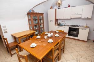 Η κουζίνα ή μικρή κουζίνα στο Chalet Ambiez - Dolomites Chalet for Total Relaxation