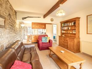 Χώρος καθιστικού στο Waters Edge Apartment The Mill