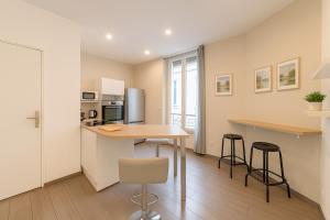 Η κουζίνα ή μικρή κουζίνα στο Cozy T2 near Part-Dieu 4 people Lafayette District