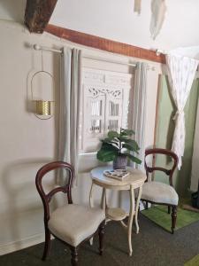 Posezení v ubytování charming rustic stable conversion