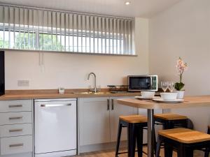 a kitchen with a table with chairs and a sink at Oak - Uk11993 in Greenhill