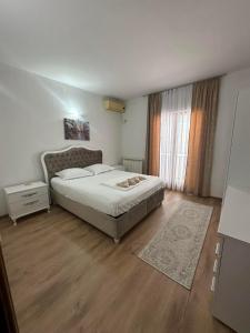 Rúm í herbergi á Rooms Ajllin +18 myndir