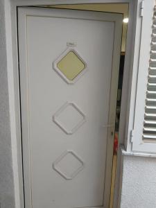 a white door with three trays on it at Ferienwohnung In Vodice Mit Terrasse in Vodice