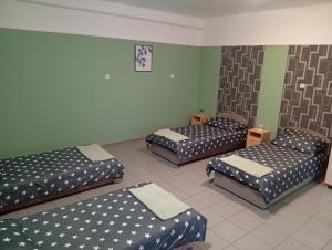 Postel nebo postele na pokoji v ubytování Pingpong Apartman