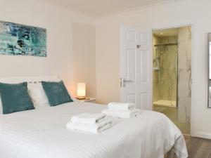 Postel nebo postele na pokoji v ubytování Pebble Cottage