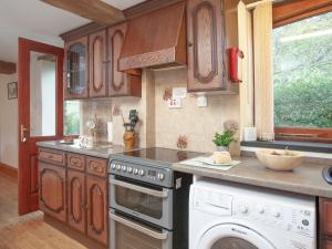 Nhà bếp/bếp nhỏ tại Coachman's Lodge - Uk35952 +15 ảnh