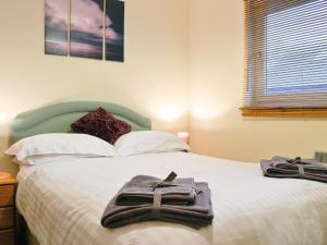 Ένα ή περισσότερα κρεβάτια σε δωμάτιο στο The Cottage