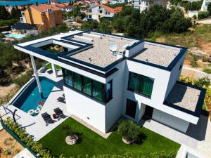 Πισίνα στο ή κοντά στο Luxury villa 45 with infinity pool