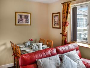 O zonă de relaxare la Curlew Cottage - Uk47697