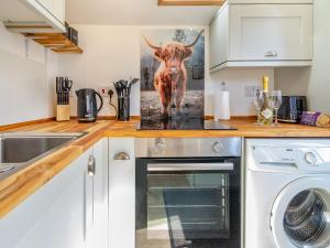 Dapur atau dapur kecil di Ardlevale Cottage