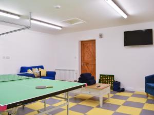 TV a/nebo společenská místnost v ubytování 1 Dalbuaick Farm Cottage