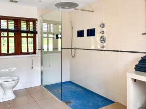 Bilik mandi di Rowdecroft Farm Cottage +15 gambar