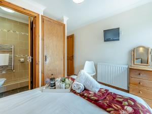 Katil atau katil-katil dalam bilik di Byre - Uk49899