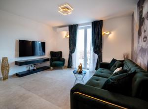 Televízia a/alebo spoločenská miestnosť v ubytovaní Apartments Sweet Escape