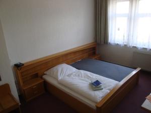 Postel nebo postele na pokoji v ubytování Goldener Löwe Triebes