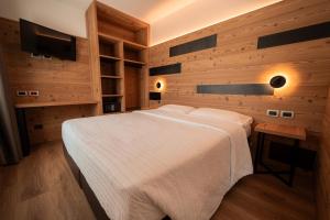 Μια τηλεόραση ή/και κέντρο ψυχαγωγίας στο Hotel Ariston ***S