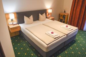 a bedroom with a large bed with two towels at Salzburger Dolomitenhof in Annaberg im Lammertal