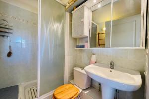 Ένα μπάνιο στο Bright cosy nest - view - La Salle-les-Alpes