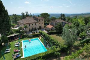 an aerial view of a house with a swimming pool at Bed & Breakfast Casale Gregoriano in San Gimignano