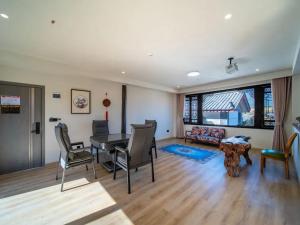 TV a/nebo společenská místnost v ubytování Dawnscape Courtyard 辰曦别苑