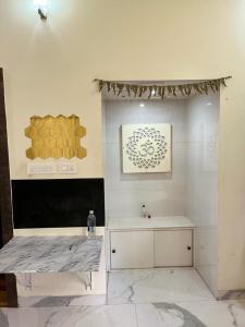 Φωτογραφία από το άλμπουμ του A cozy luxurious stay σε Jāmb +17 φωτογραφίες