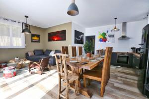 Villa Afrique du Sud - Domaine Le Sherwoodにあるキッチンまたは簡易キッチン