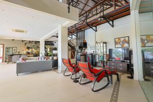 Et tv og/eller underholdning på The Diamond View Villa, Private Pool & Jacuzzi