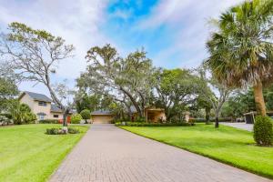 a driveway leading to a house with palm trees at Tuscan Breeze - Pool, Beach, Games, Dog Park, Movies in Palm Harbor +74 photos