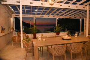 a patio with a table and chairs and a view of the ocean at O Sole Mio in Myrties
