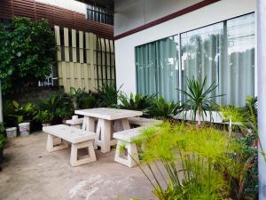 Κήπος έξω από το Marni Guesthouse