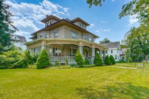 Κήπος έξω από το Spacious Home 2 Mi to Seneca Allegany Casino!