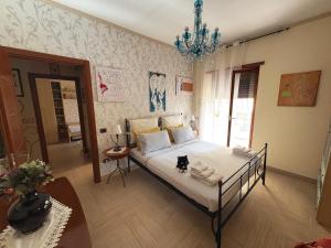 a bedroom with a bed with a cat sitting on it at Casa Vacanze PepeNero in Gragnano