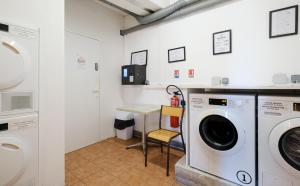 a laundry room with a washer and dryer at Résidence Pierre & Vacances Premium Port Prestige in Antibes
