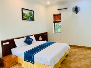 a bedroom with a large bed in a room at Tam Coc Minh Gia Homestay in Ninh Binh +38 photos