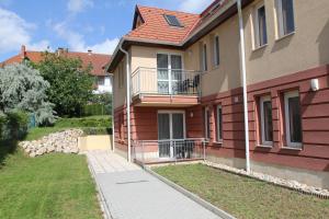 Budova, v ktorej sa apartmán nachádza