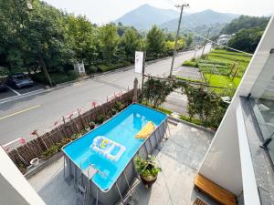 a swimming pool on the balcony of a house at 桐庐山未民宿 Tonglu SHANWEI Homestay in Tonglu +8 photos