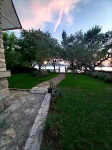 a view of the ocean from the backyard of a house at Villa Marijana-Direktno na moru in Seline