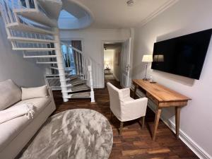 a living room with a couch and a table at Hygge Suite Sylt Kampen in Niederdorla
