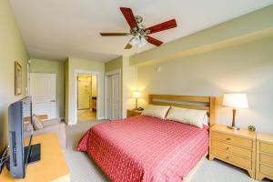 Ένα ή περισσότερα κρεβάτια σε δωμάτιο στο 100 Steps to Gondola Cozy Winter Park Condo! +22 φωτογραφίες