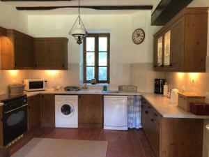 Dapur atau dapur kecil di The Coach House-3 Bed-2 Bath-Garden-PetsOK-FreeP +19 gambar